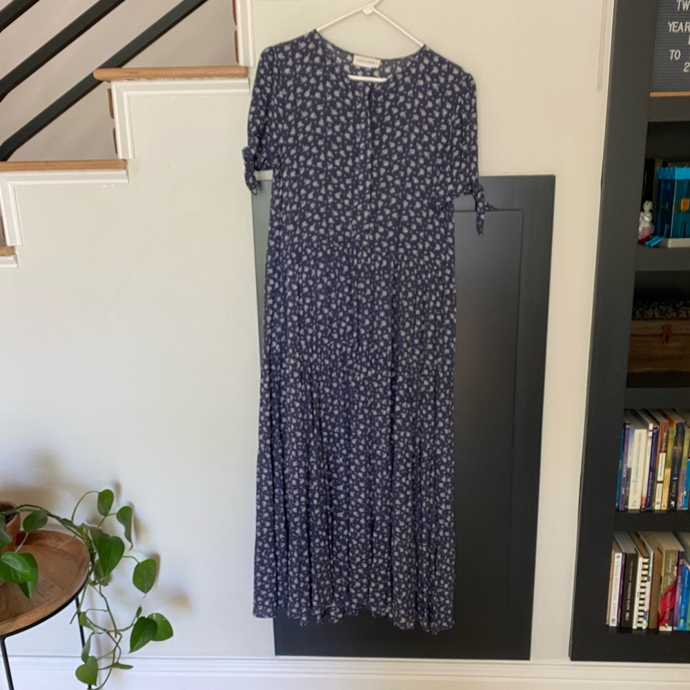 Floral maxi from online boutique. size small. Excellent condition